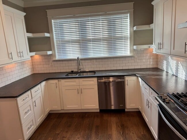 Building Photo - Beautiful custom home in East Nashville!