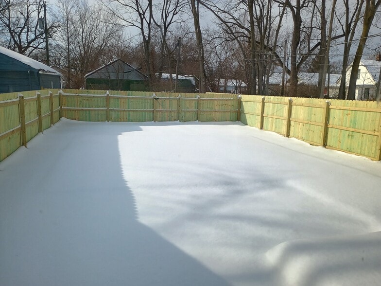 Back yard, patio, parking for 3 behind, 1 in front. - 1618 N Rural St