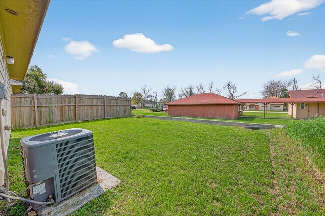 Building Photo - 7511 Dyer St