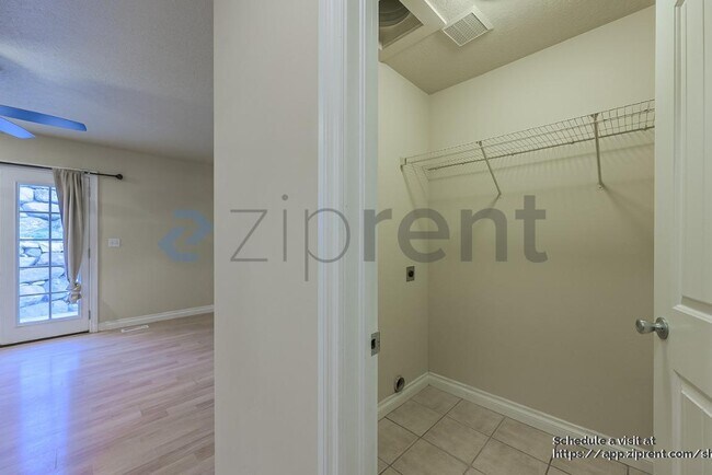 Building Photo - 10326 Avondale Dr