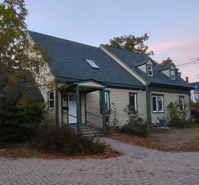 Building Photo - 394 Union Ave