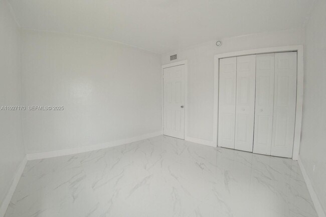 Building Photo - 14920 Garfield Dr