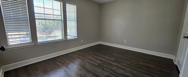 Building Photo - 2515 Eastwood Ln