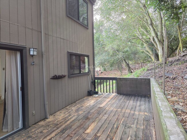 Building Photo - Incredible El Cerrito Hills Townhome