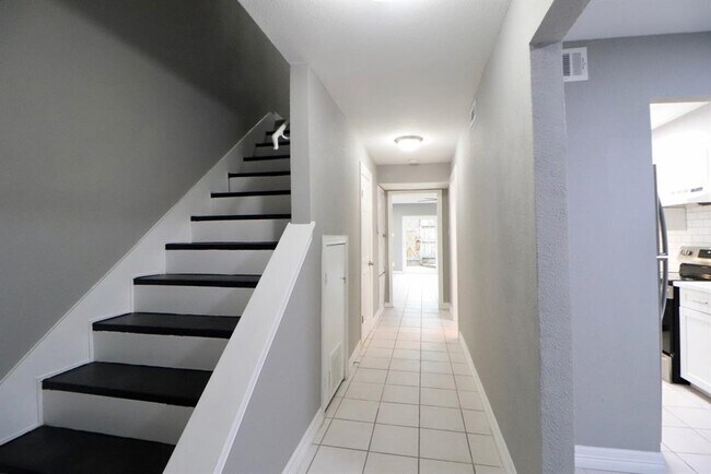 Building Photo - 11550 Chimney Rock Rd
