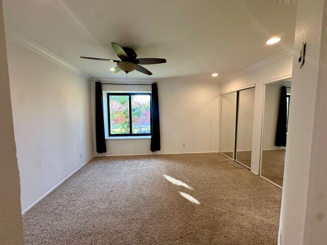 Building Photo - 2815 College Park Dr W