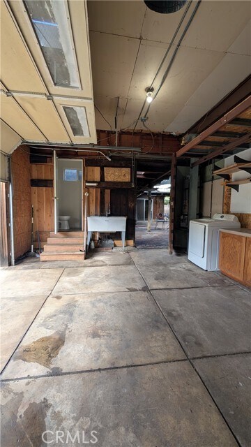 Building Photo - 546 Griswold Ave