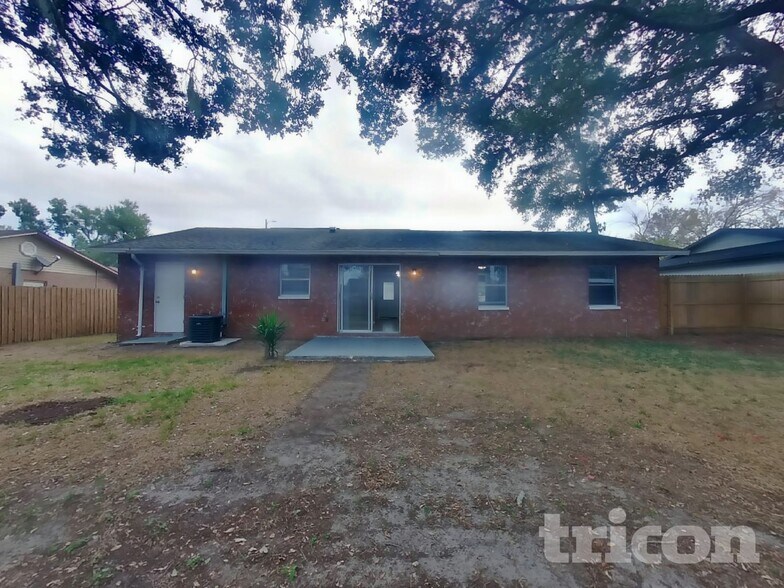 Building Photo - 1115 Oakhill St