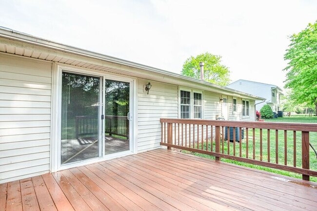 Building Photo - 825 Barkley Dr