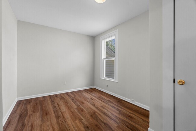 Building Photo - 671 Cornwall Ave