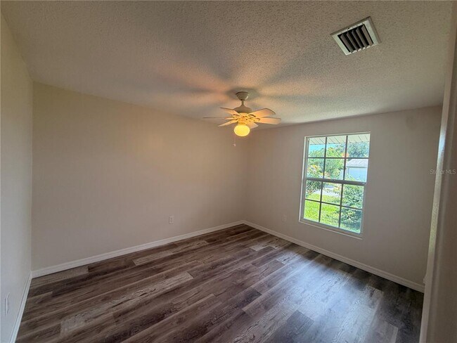 Building Photo - 4694 Nele St