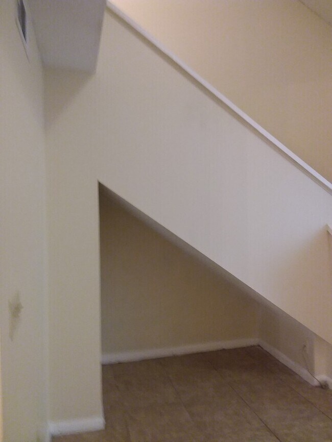 Building Photo - Two Bedroom Townhouse Near NAS Jax
