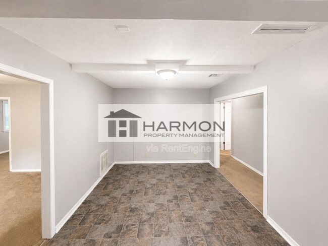 Building Photo - 6458 NW Parkview St