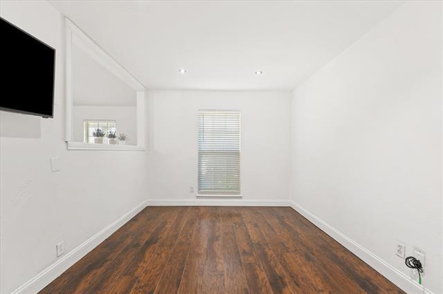 Building Photo - 500 Willow Oak Dr