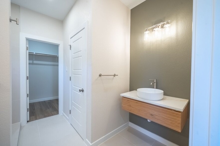 Building Photo - 11215 Link