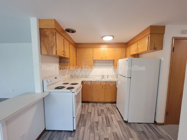 Building Photo - 1618 W 7th Pl