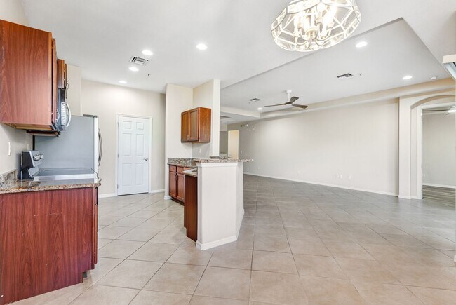 Building Photo - ** AVIANO AT NAPLES ** 3 BED 2 BATH ** ANN...