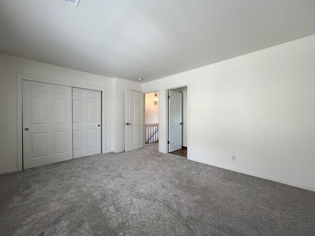 Building Photo - Beautifully Remodeled St. Helena Townhome with Pool Access & 2-Car Garage