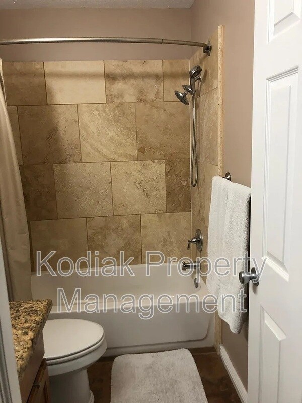 Building Photo - 3397 Eastwood Dr