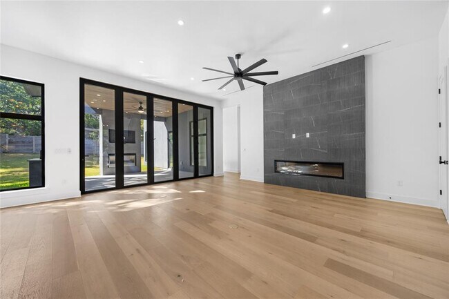 Building Photo - 2905 Westhill Dr
