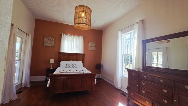 Building Photo - 13333 W Main St