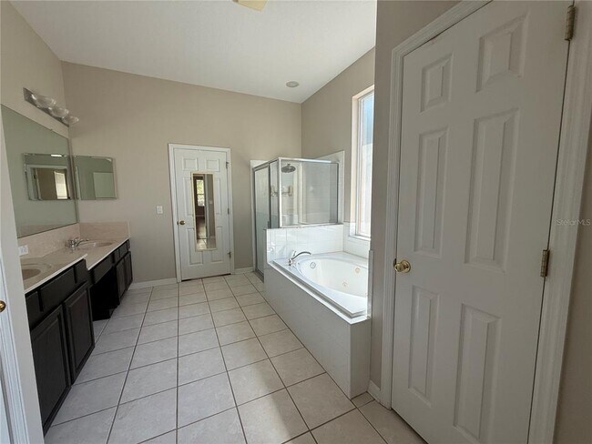 Building Photo - 5516 Garden Arbor Dr