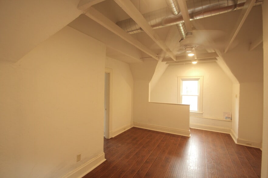 Building Photo - 419 Peebles St