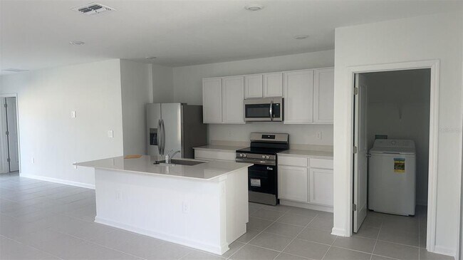 Building Photo - 1519 Jessica Blvd