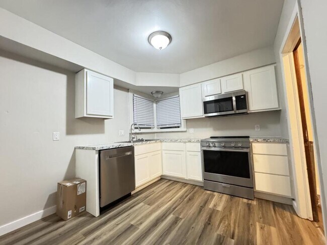 Building Photo - 1044 S Main Ave