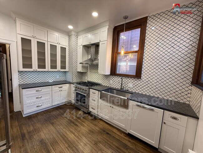 Building Photo - 1155 N 21st St