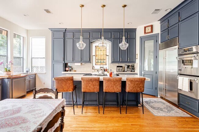 Building Photo - 6515 Minola St