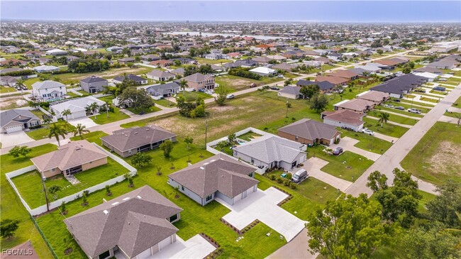 Building Photo - 4604 SW 8th Ct