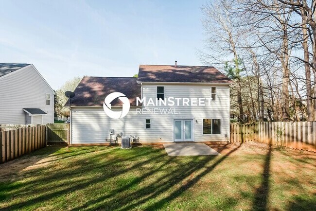 Building Photo - 3 Bedroom Pet-Friendly Home in Huntersville, NC with Main Street Renewal
