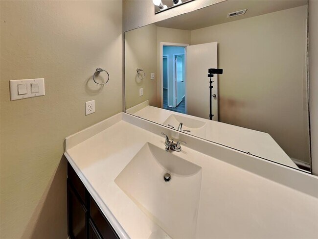 Building Photo - 7335 Winter Song Dr