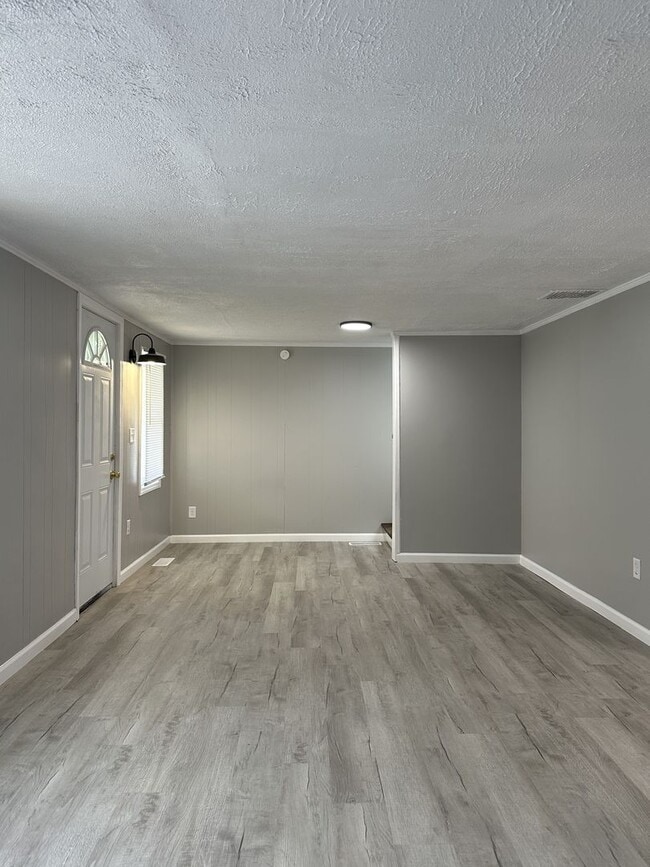 Building Photo - Fully Renovated 2 Bed / 2 Bath Home — Modern Finishes, Large Yard, Move-In Ready NOW!
