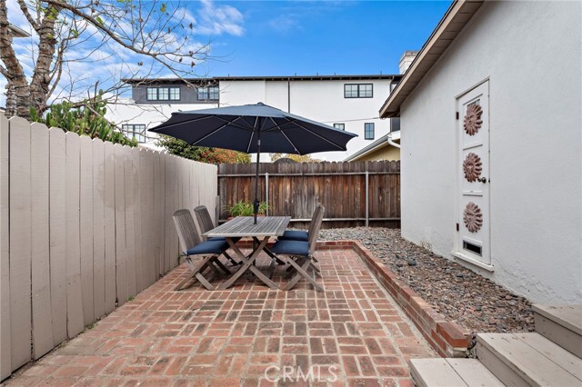 Building Photo - 419 Poinsettia Ave