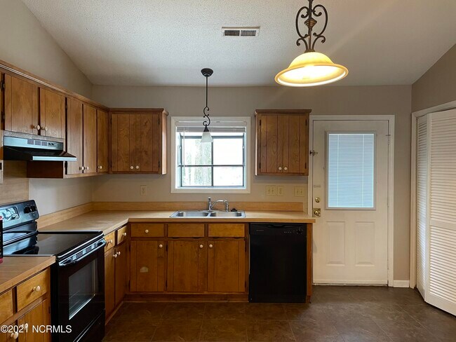 Building Photo - 183 Corey Cir