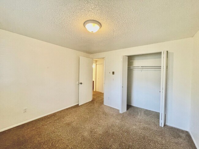 Building Photo - 10th2354 (MK-KS)