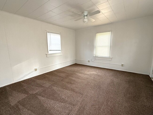 Building Photo - Dog friendly 1 level