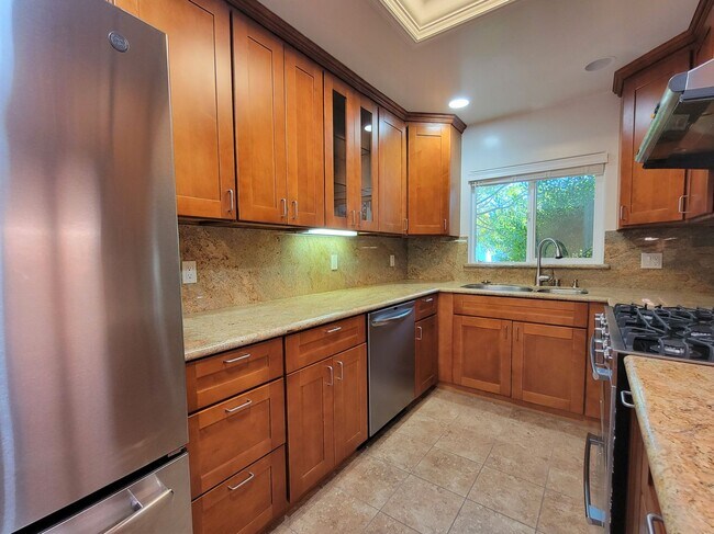 Building Photo - Updated Home in Palo Alto Available with Air Conditioning