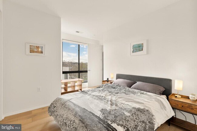 Building Photo - 1550 11th St NW