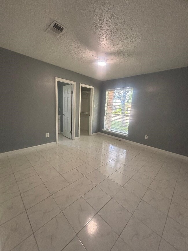 Building Photo - 7218 Arista Dr