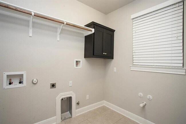 Building Photo - 3809 Vinalopo Dr