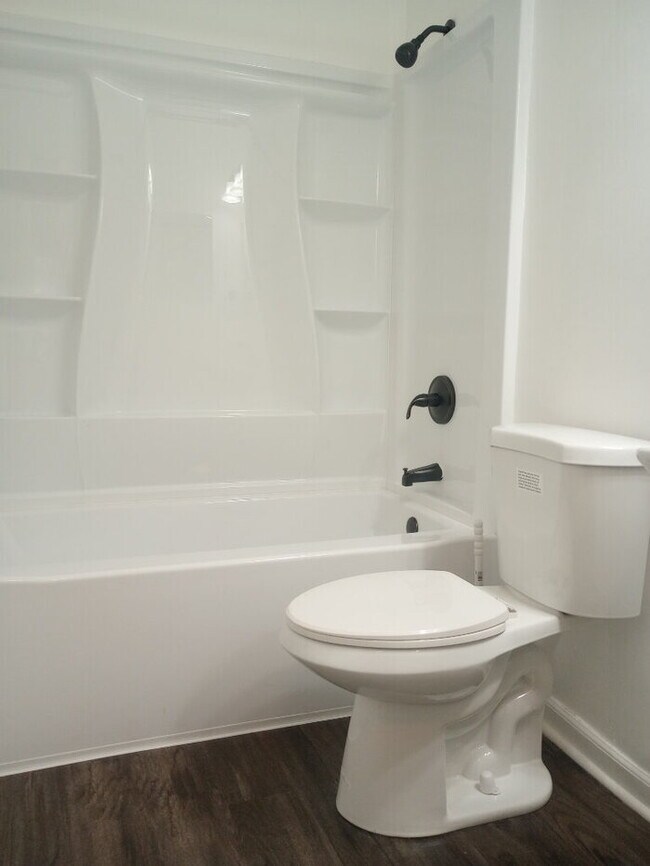 Building Photo - 8 Charterhouse Ct