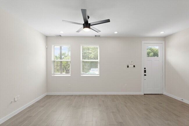 Building Photo - 5544 Shreveport Blvd
