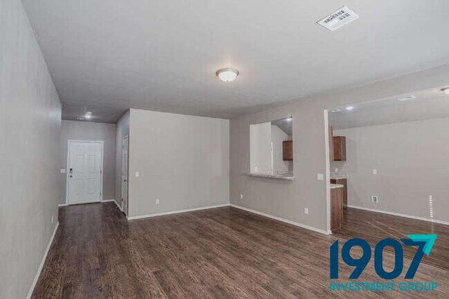Building Photo - Contemporary 3-Bedroom Home in Yukon – Modern Finishes & Open Layout! - NO PETS - MOVE IN NOW, PA...