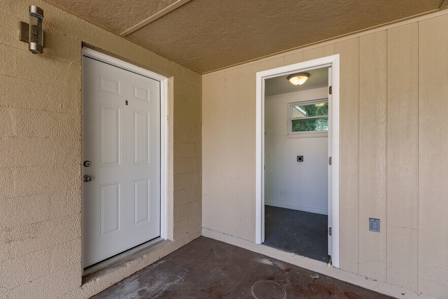 Building Photo - 1611 Florence Ave