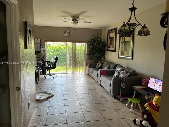 Building Photo - 4979 SW 140th Ter
