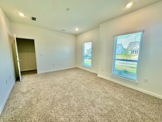 Building Photo - 494 Arrowwood Blvd