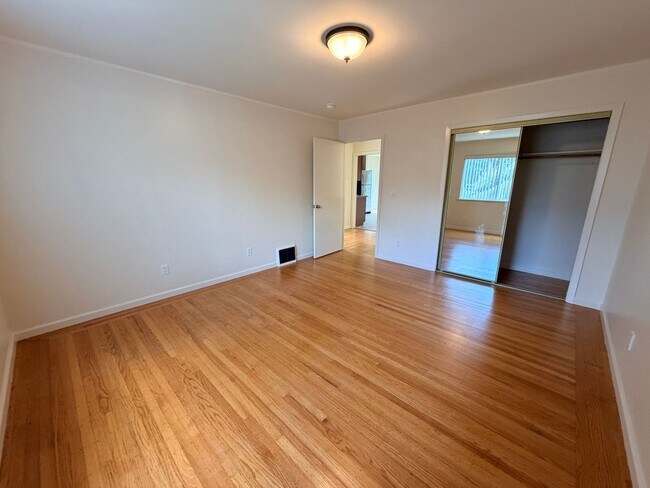 Building Photo - Charming Single Family House Across from McLaren Park